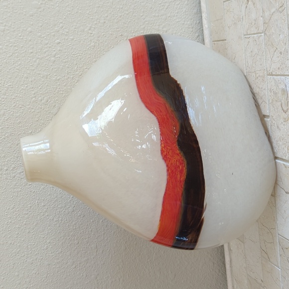 Beautiful Vase - Picture 3 of 4